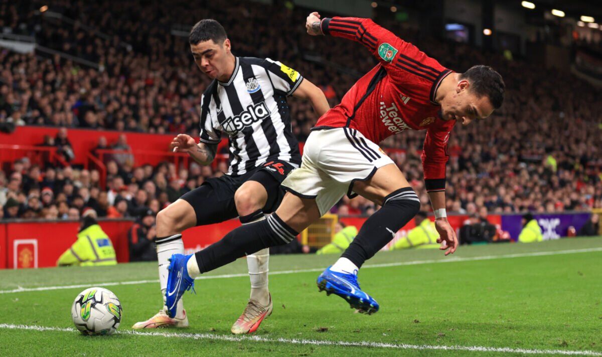 Newcastle vs Man Utd 8.00pm kickoff time explained and TV channel